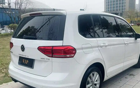 Volkswagen Touran III, 2022 год, 1 550 000 рублей, 5 фотография