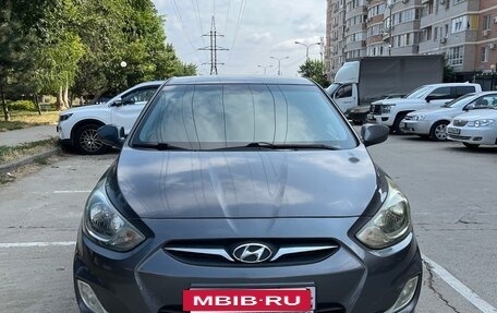 Hyundai Solaris II рестайлинг, 2012 год, 710 000 рублей, 4 фотография