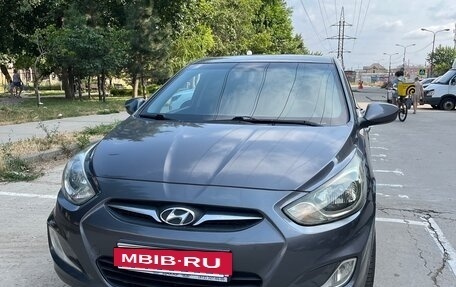 Hyundai Solaris II рестайлинг, 2012 год, 710 000 рублей, 5 фотография
