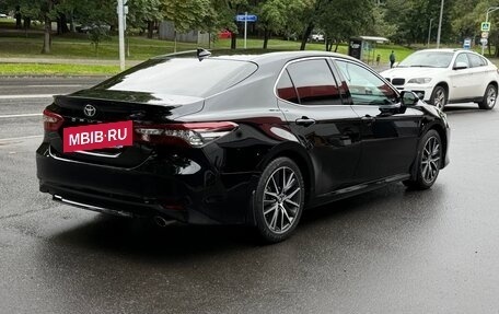 Toyota Camry, 2021 год, 2 990 000 рублей, 5 фотография