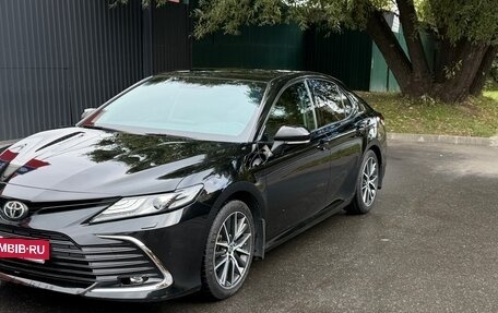 Toyota Camry, 2021 год, 2 990 000 рублей, 2 фотография