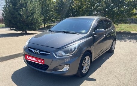 Hyundai Solaris II рестайлинг, 2012 год, 950 000 рублей, 3 фотография