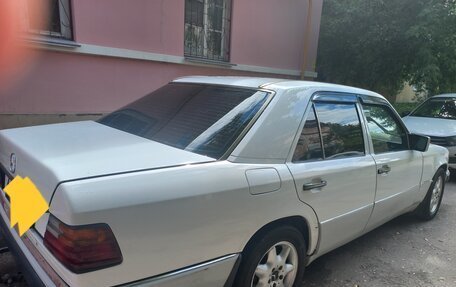 Mercedes-Benz E-Класс, 1993 год, 950 000 рублей, 6 фотография