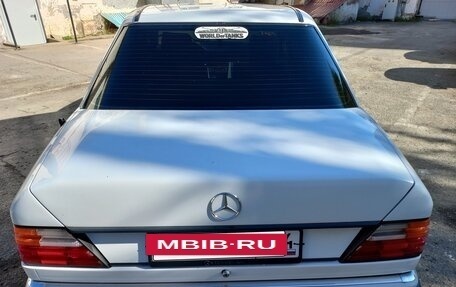Mercedes-Benz E-Класс, 1993 год, 950 000 рублей, 3 фотография