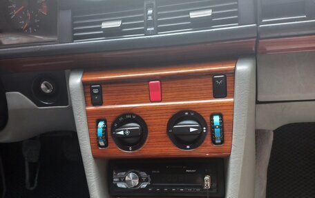 Mercedes-Benz E-Класс, 1993 год, 950 000 рублей, 13 фотография