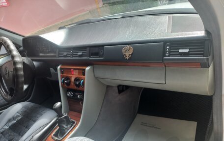 Mercedes-Benz E-Класс, 1993 год, 950 000 рублей, 12 фотография