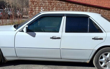 Mercedes-Benz E-Класс, 1993 год, 950 000 рублей, 31 фотография