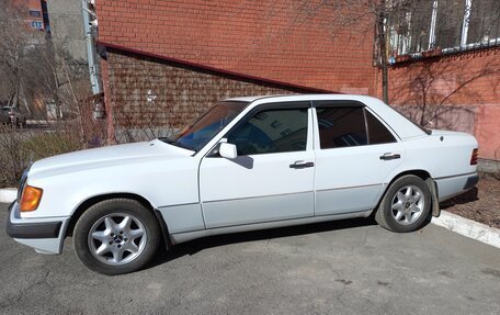 Mercedes-Benz E-Класс, 1993 год, 950 000 рублей, 32 фотография