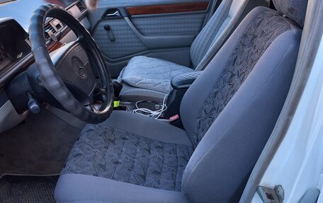 Mercedes-Benz E-Класс, 1993 год, 950 000 рублей, 30 фотография