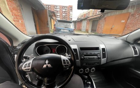 Mitsubishi Outlander III рестайлинг 3, 2008 год, 1 050 000 рублей, 39 фотография