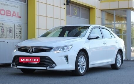Toyota Camry, 2015 год, 1 695 000 рублей, 2 фотография