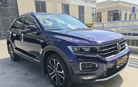 Volkswagen T-Roc I, 2023 год, 1 900 000 рублей, 3 фотография