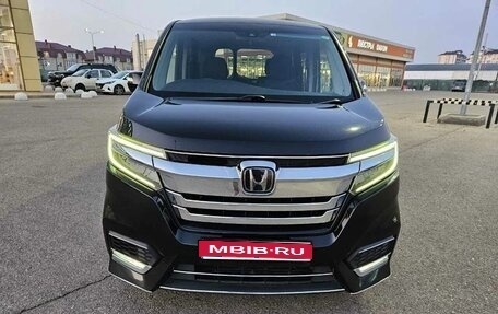 Honda Stepwgn IV, 2017 год, 1 890 000 рублей, 1 фотография