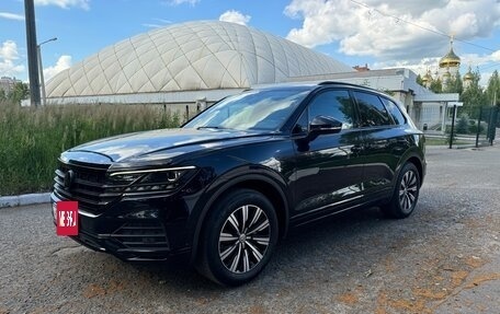 Volkswagen Touareg III, 2019 год, 4 900 000 рублей, 2 фотография