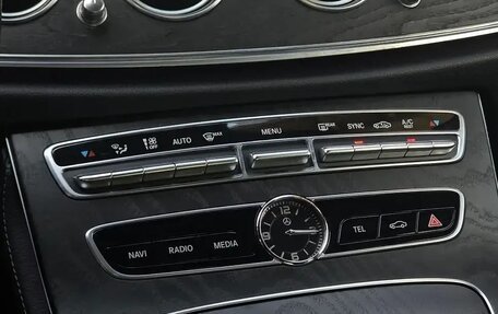 Mercedes-Benz E-Класс, 2018 год, 3 000 000 рублей, 7 фотография