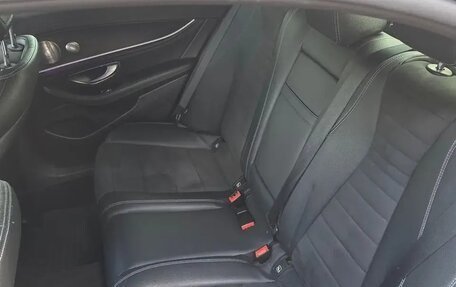 Mercedes-Benz E-Класс, 2018 год, 3 000 000 рублей, 15 фотография