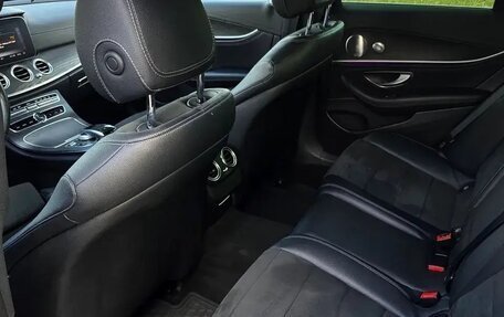 Mercedes-Benz E-Класс, 2018 год, 3 000 000 рублей, 12 фотография