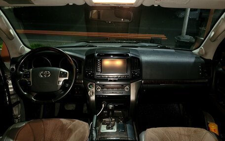 Toyota Land Cruiser 200, 2010 год, 2 800 000 рублей, 5 фотография