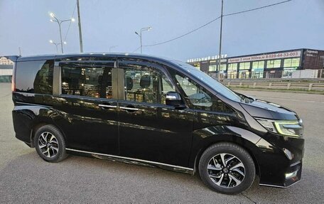 Honda Stepwgn IV, 2017 год, 1 890 000 рублей, 4 фотография