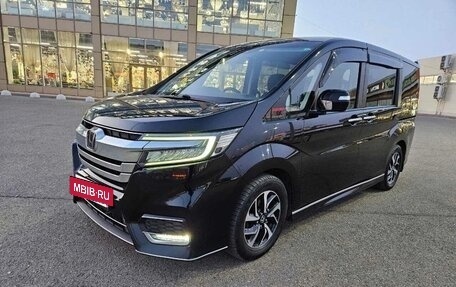 Honda Stepwgn IV, 2017 год, 1 890 000 рублей, 3 фотография