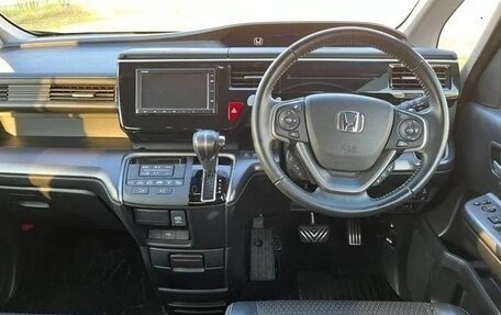 Honda Stepwgn IV, 2017 год, 1 890 000 рублей, 11 фотография