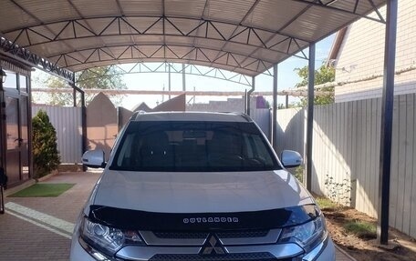 Mitsubishi Outlander III рестайлинг 3, 2019 год, 2 500 000 рублей, 1 фотография