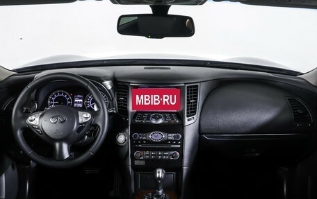 Infiniti QX70, 2017 год, 2 390 000 рублей, 14 фотография
