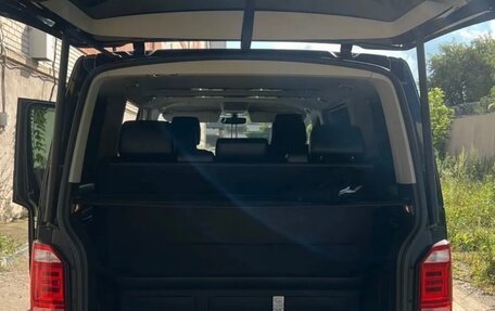 Volkswagen Multivan T6 рестайлинг, 2016 год, 3 910 000 рублей, 6 фотография