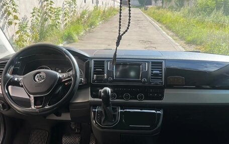Volkswagen Multivan T6 рестайлинг, 2016 год, 3 910 000 рублей, 5 фотография