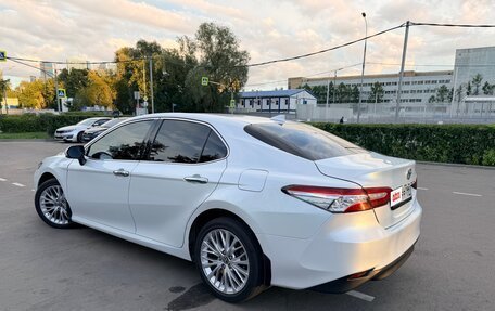 Toyota Camry, 2018 год, 2 390 000 рублей, 8 фотография