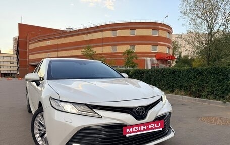 Toyota Camry, 2018 год, 2 390 000 рублей, 2 фотография