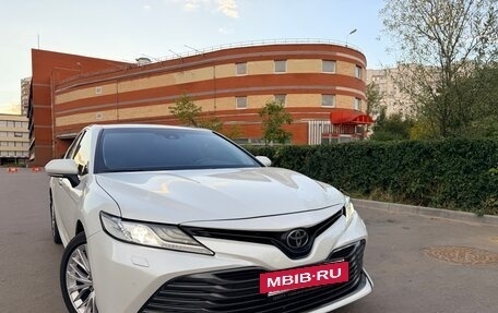 Toyota Camry, 2018 год, 2 390 000 рублей, 3 фотография