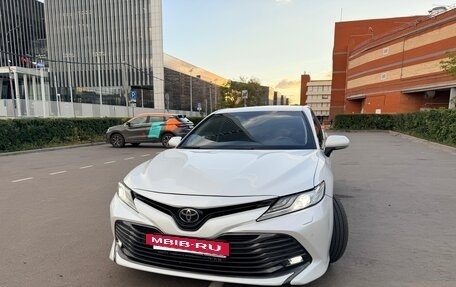 Toyota Camry, 2018 год, 2 390 000 рублей, 4 фотография