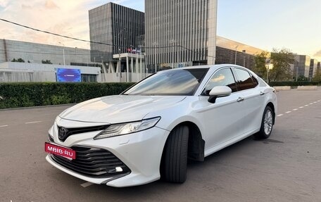 Toyota Camry, 2018 год, 2 390 000 рублей, 5 фотография