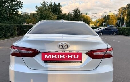 Toyota Camry, 2018 год, 2 390 000 рублей, 9 фотография