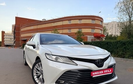 Toyota Camry, 2018 год, 2 390 000 рублей, 15 фотография