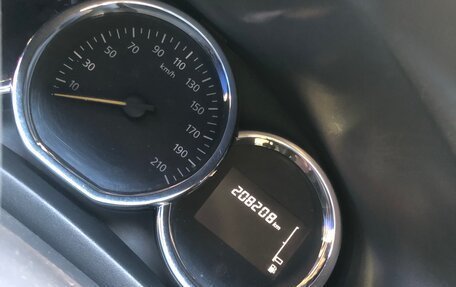 Renault Logan II, 2019 год, 600 000 рублей, 2 фотография