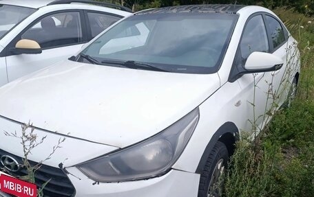 Hyundai Solaris II рестайлинг, 2017 год, 680 000 рублей, 1 фотография
