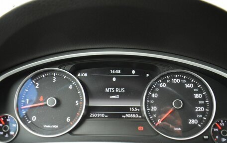 Volkswagen Touareg III, 2016 год, 2 499 000 рублей, 11 фотография