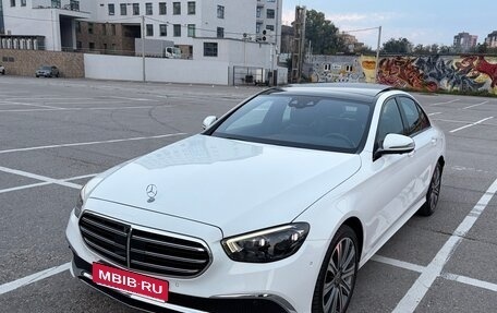 Mercedes-Benz E-Класс, 2022 год, 6 490 000 рублей, 1 фотография