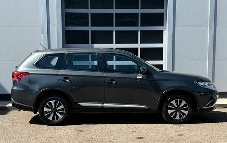 Mitsubishi Outlander III рестайлинг 3, 2015 год, 1 650 000 рублей, 6 фотография