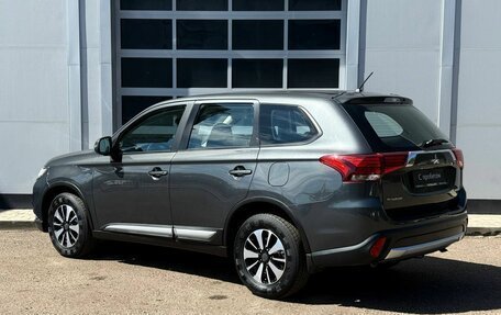 Mitsubishi Outlander III рестайлинг 3, 2015 год, 1 650 000 рублей, 3 фотография