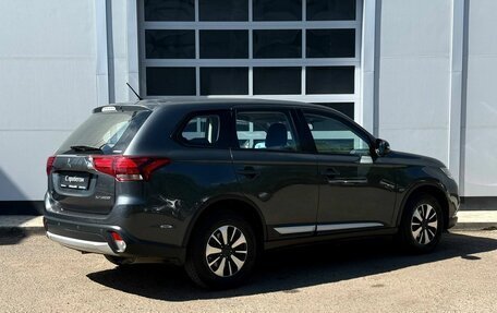 Mitsubishi Outlander III рестайлинг 3, 2015 год, 1 650 000 рублей, 5 фотография