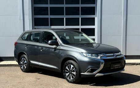 Mitsubishi Outlander III рестайлинг 3, 2015 год, 1 650 000 рублей, 7 фотография