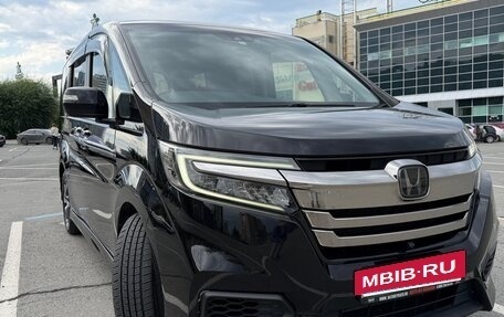 Honda Stepwgn IV, 2017 год, 2 450 000 рублей, 3 фотография