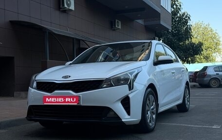 KIA Rio IV, 2021 год, 950 000 рублей, 1 фотография
