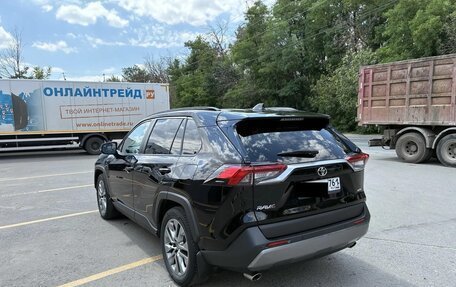 Toyota RAV4, 2021 год, 3 300 000 рублей, 2 фотография