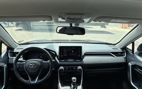 Toyota RAV4, 2021 год, 3 300 000 рублей, 8 фотография