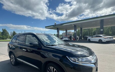 Mitsubishi Outlander III рестайлинг 3, 2019 год, 2 280 000 рублей, 6 фотография