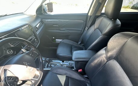 Mitsubishi Outlander III рестайлинг 3, 2019 год, 2 280 000 рублей, 9 фотография